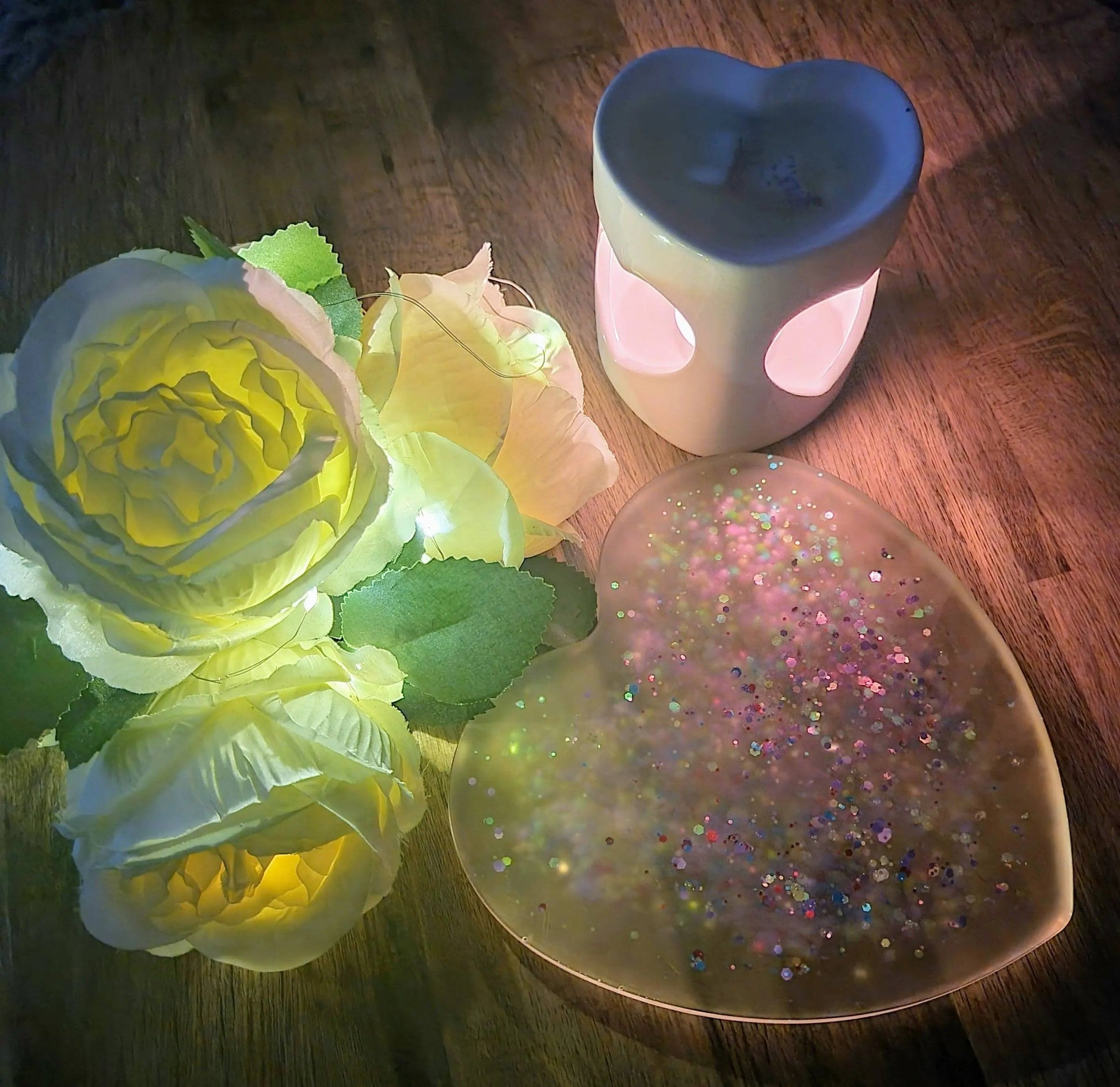 Wax Melt Burner Plate, Unique Heart Shaped Double sided with a Glitter effect Scent Sational Wax melts